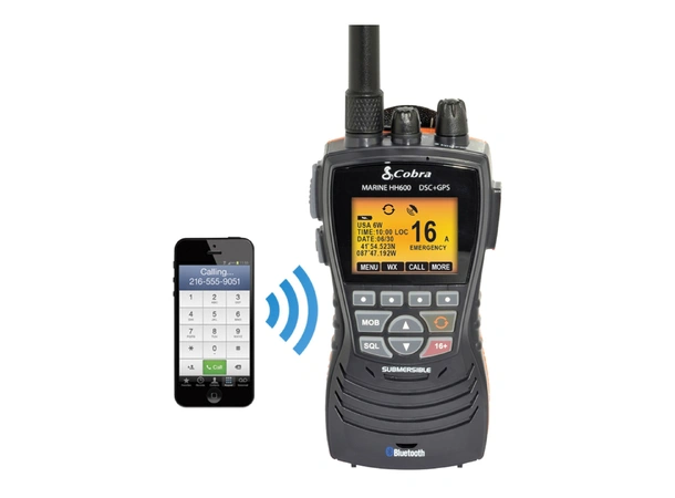 COBRA HH600 Håndholdt VHF m/GPS & DSC flyter i vann