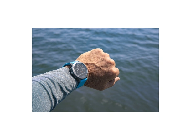 GARMIN Quatix 6 Titan - Safirglass Titan ventilert + cyan silkon