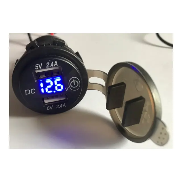 POLARPLUS 12/24v USB Uttak Lader A+a, Voltmeter blå LED med av/på knapp 