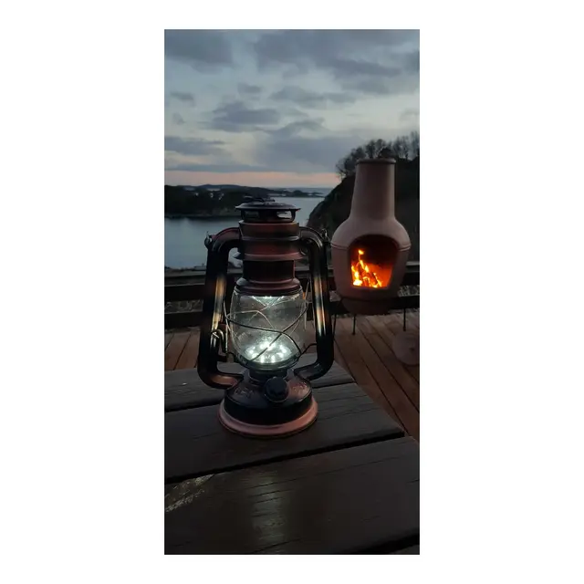 Fjøslykt LED 24cm 2xD batterier Stormlykt - kobberfarget stål 