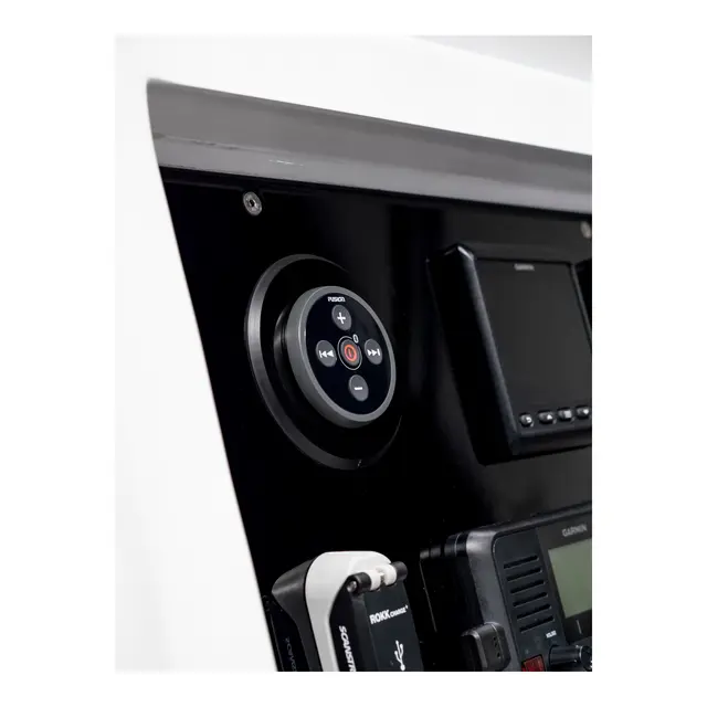 FUSION MS-BB100 Media Black Box m/ kontroller, BT kartplotterstyring 
