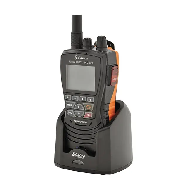 COBRA HH600 Håndholdt VHF m/GPS & DSC flyter i vann 