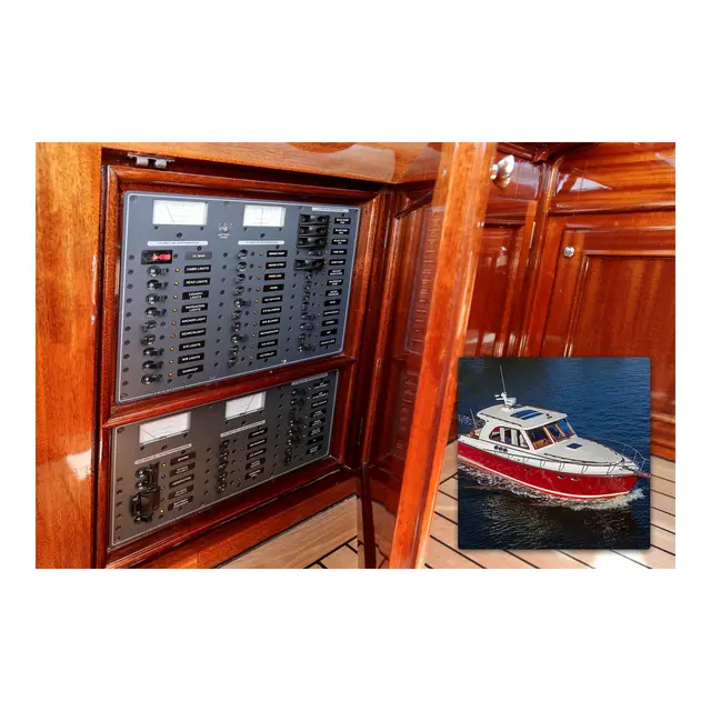 BLUE SEA Sikr.panel, 32+1 pos + V/A hovedbryter, 23x15A a-sikr. Volt+Amp. 