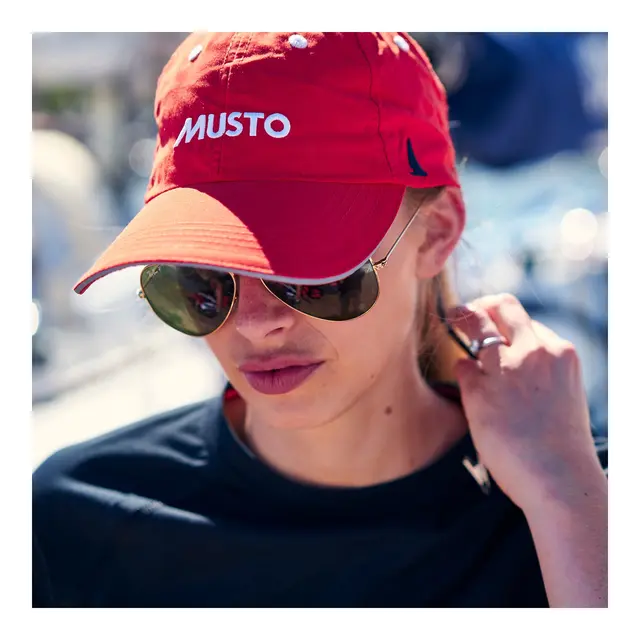 MUSTO Essential  Fast Dry Crew Cap True Red - One Size - m/vindstropp 