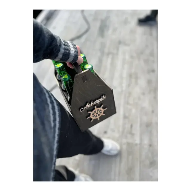 Ølkasse - Ankerpils håndlaget m/ rattsymbol 