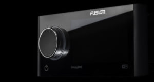 Båtstereo FUSION Apollo SRX400 Mediekontroller for PartyBus m DSP bluetooth og WiFi 0100198300