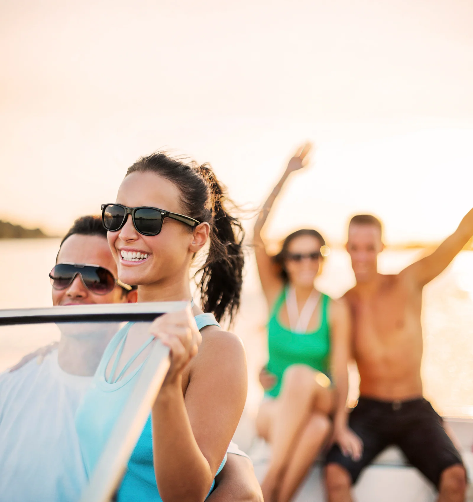 Device CLARION Rund Marine stereo CMM10GR Passer i 3 instrumenthull 4 x 20W 0100321900