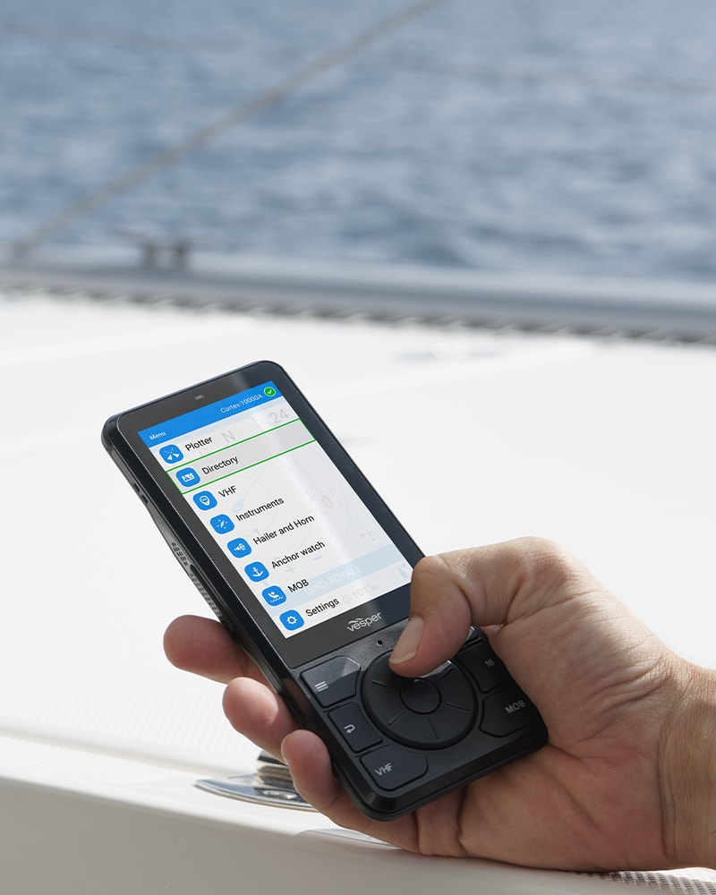 VHF og AIS CORTEX V1 VHFradio med SmartAIS SOTDMA m ekstern fartøysovervåkning 0100281420
