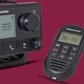 VHF og AIS RAYMARINE Ray63 med int GPS mottaker E70516