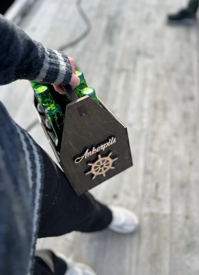 Koppholder Ølkasse Ankerpils håndlaget m rattsymbol 100001RATT